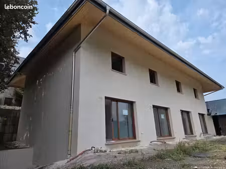 appartement 3 pièces 63 m² avec garage et local fermé
