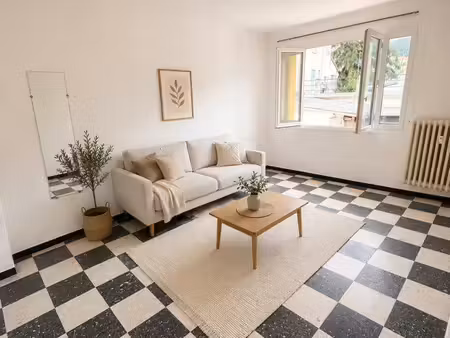 à louer – f2 rénové 45 m² – location non meublée