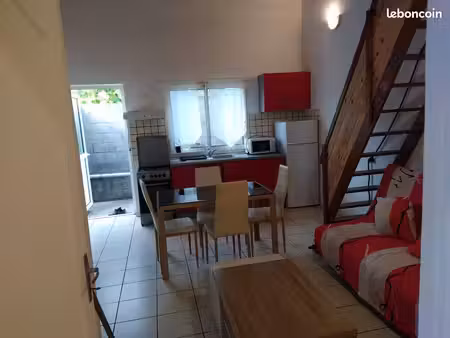 t2 meublé 38 m² – mezzanine – t2 meublé 38 m² – mezzanine – cour privative – parking – éle