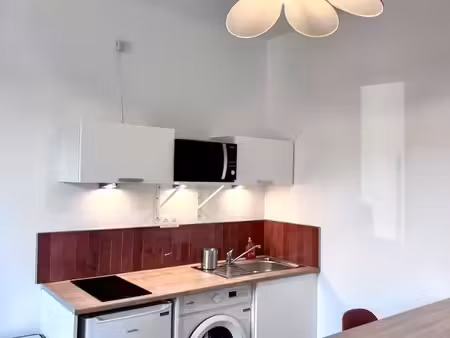 t2 meublé rénové – 20 m² – reims port colbert