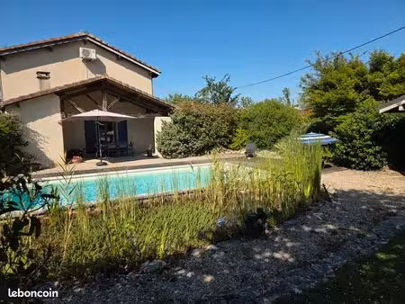 maison atypique avec studio indépendant  piscine et jardin