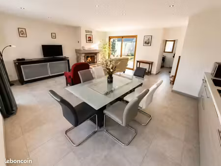 maison en pierre à louer meublée