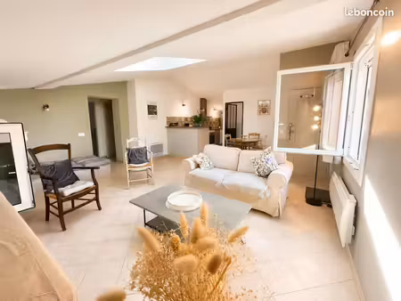 appartement meublé avec vue sur le luberon  à l'année  au mois ou en bail mobilité