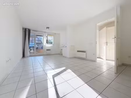 appartement lumineux avec terrasse 47m2 + parking