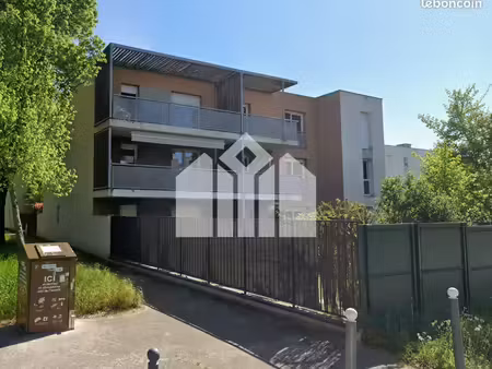 studio 1 pièce 28 m²