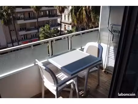 charmant studio de 24m2 centre ville d'hyères avec balcon
