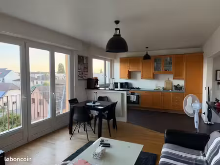 grand t2 meublé de 59 m² – 3 balcons – parking – cave – très lumineux