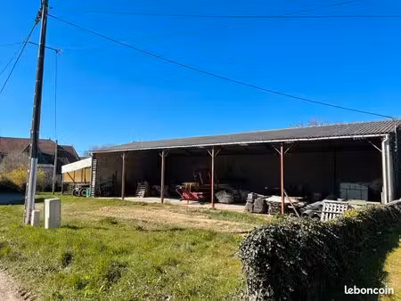 hangar tous usages d’une surface de 250 m² lieu dit betille 46120 lacapelle-marival  haute