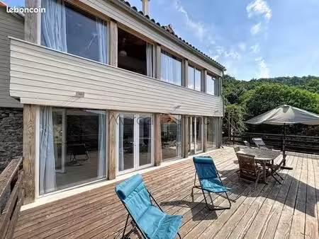 propriété 7 pièces 179 m²