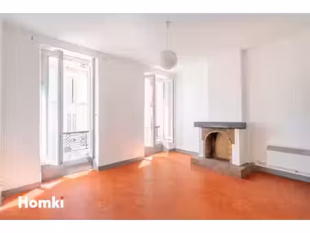 appartement t3 de 76 m² à marseille 13006  rue paradis