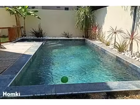 maison contemporaine  piscine et jardin végétalisé à villeneuve-lès-maguelone