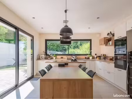 maison entièrement rénovée avec 30m2 de local commercial exploitable