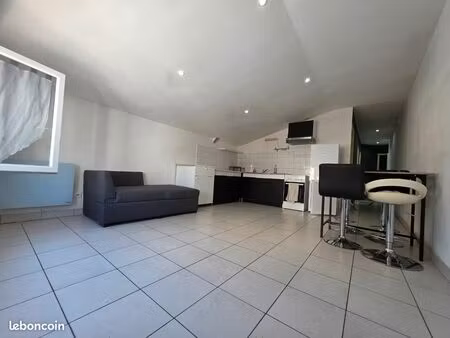 location f2 40m carré centre-ville