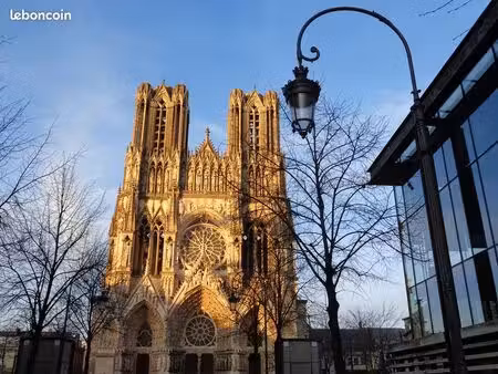 studio mezzanine- reims cathédrale-étudiant- tram à 100m