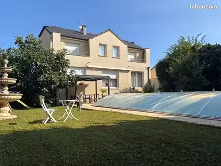coup de cœur – maison avec piscine au cœur du vieux cormontreuil