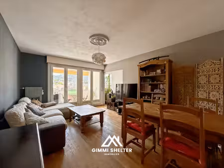 appartement de 83 m2 vue  balcon  cave et parking  plein cen