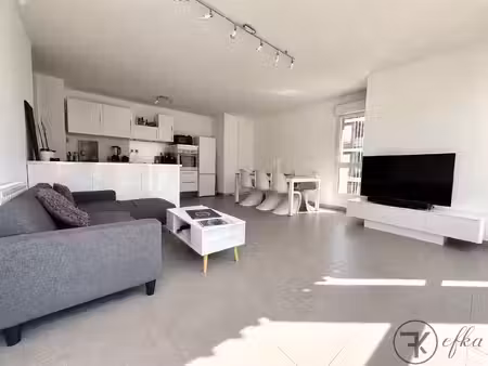 spacieux t3 de 72 m2 quartier port marianne