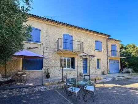bastide provençale pleine de charme avec piscine