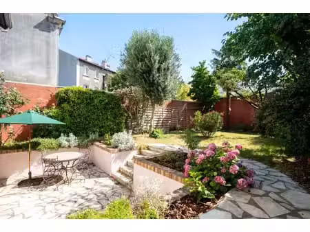 maison indépendante de 141 m2 donnant sur terrasse et jardi