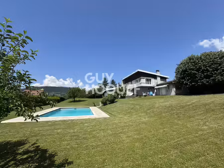 propriété à vendre de 11 pièces de 241 91 m² avec terrain et piscine