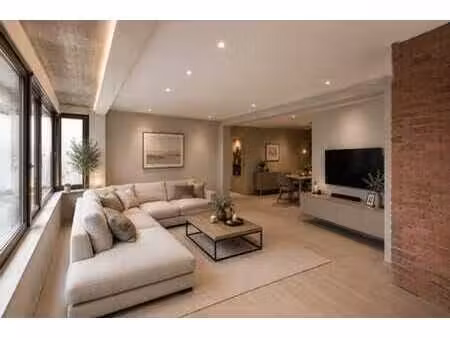 gerenoveerd appartement op toplocatie aan de markt van gi...