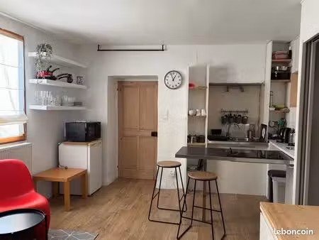 grand studio meublé de 27 m² au calme – écully