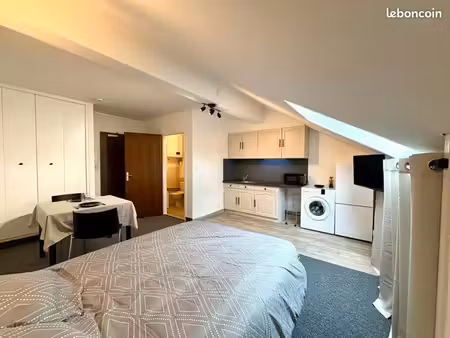 studio rénové et entièrement meublé