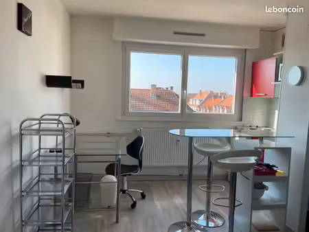 lumineux studio meublé