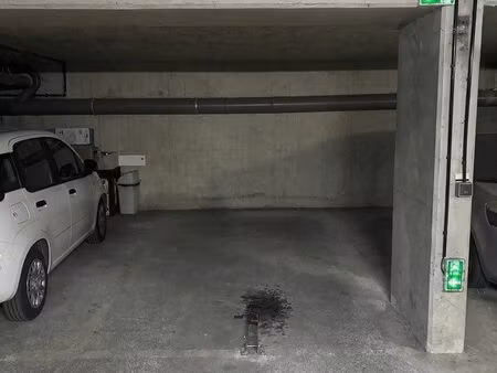 place de parking sécurisée à louer — dugny (93440)