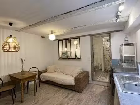 à louer : charmant f1 meublé de 28 m² au cœur de bar-sur-loup