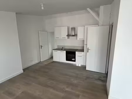 studio refait à neuf dernier étage