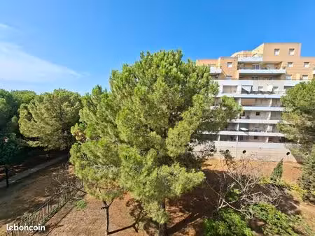 t1 meublé 27m2 + terrasse 2m2 + place de parking