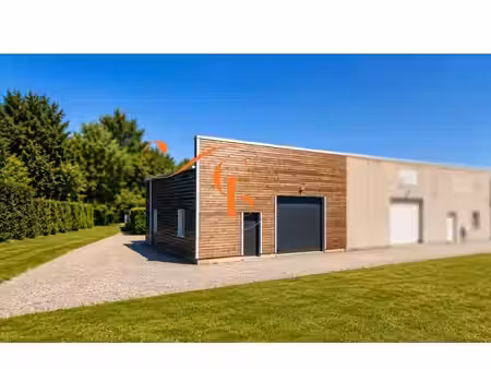 local professionnel 102m²