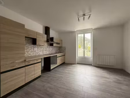 location appartement 3 pièces 85 m² à vals-les-bains (07600)