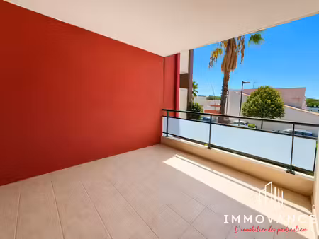 appartement trois pièces traversant avec extérieur