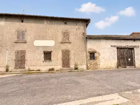 maison de village historique avec grange importante et grand jardin