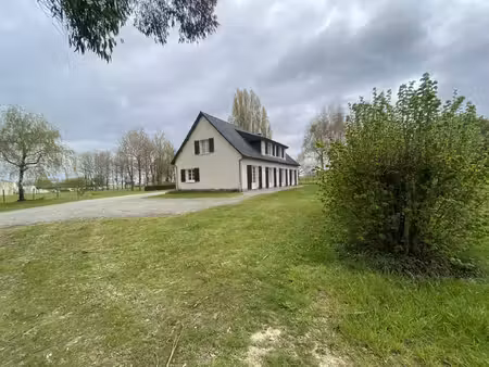 maison bien située avec superbe terrain et grande dépendance