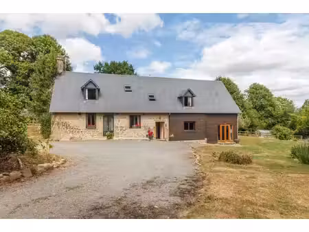 manche : maison en pierre de 3 chambres avec studio  écuries et terrain.