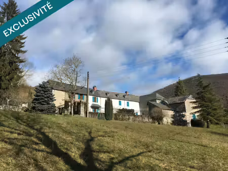 magnifique ferme de 1828 comprenant deux logements indépendants sur 4290 m2 de terrain