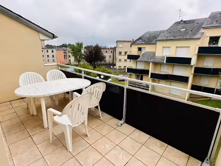 t2 avec terrasse et parking- proche facultés des lettres