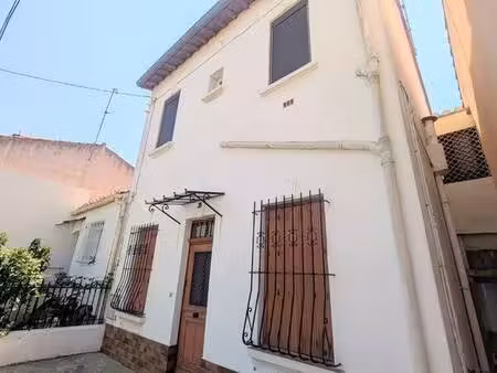 maison divisée en 2 appartements t3 avec jardins et garage