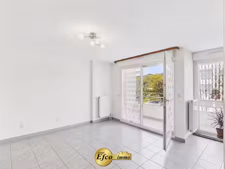 cernay joli t2 balcon  lumineux  soigné  libre  avec garage et parking privé.