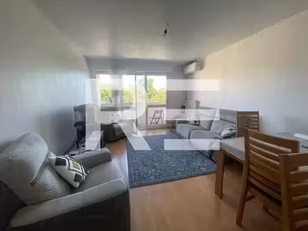 spacieux p3 avec balcon dans un immeuble securise