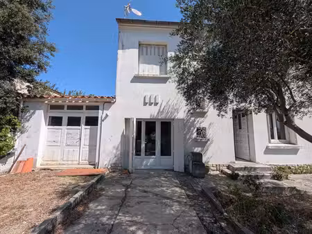 villa t 5 centre ville castelandary avec jardin et garage