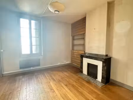 ref : amesolaire2 - place carnot - appartement t3 bis - 2/3 chambres - cave
