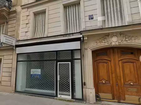 local avec vitrine et sous sol