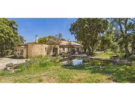 maison avec piscine et terrasse grans (13)