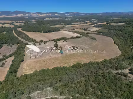 une ancienne bergerie  trois habitations   9 hectares de nature
