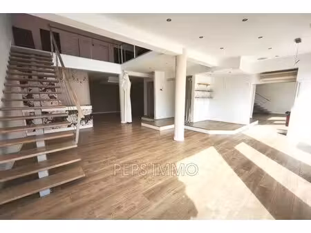 location commerce saint mitre les remparts 13920 149m²