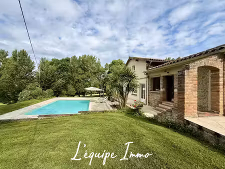 ferme renovee avec piscine sur plus de 3 hectares a 5 min centre ville